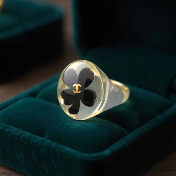 Authentic Vintage CHANEL Lucite Ring LUCKYClover Extremely Rare-Collectors Dream - Picture 8 of 15